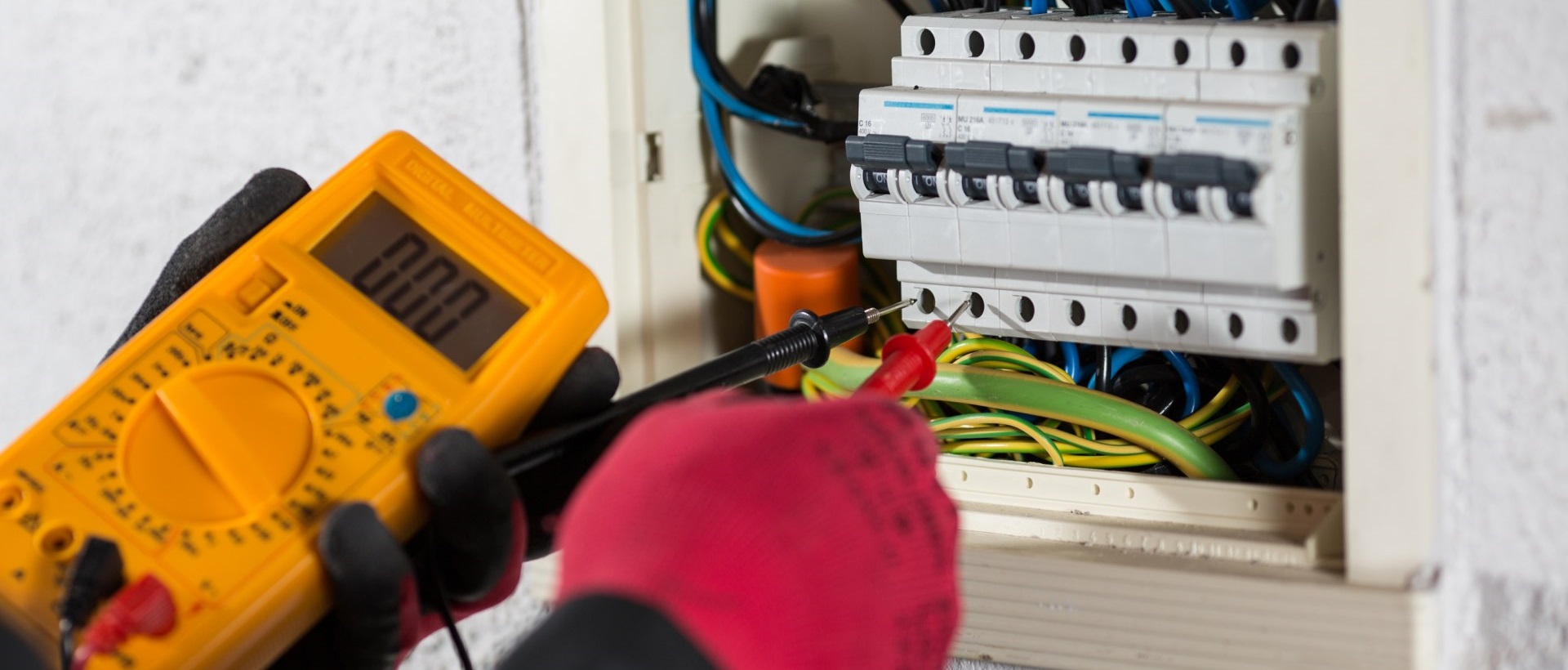 Electricians N17
